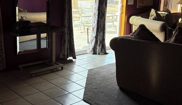 Spacious 4-bedroom 5 bed house. A lil Hollywood in the living room.Comfy beds!