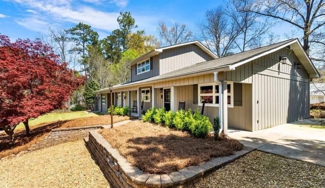 Spacious 4 Bedroom Allatoona Lake House Perfect for a Comfortable Getaway
