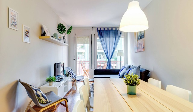 Spacious 4 Bedroom Apartment Fira BCN & Camp Nou