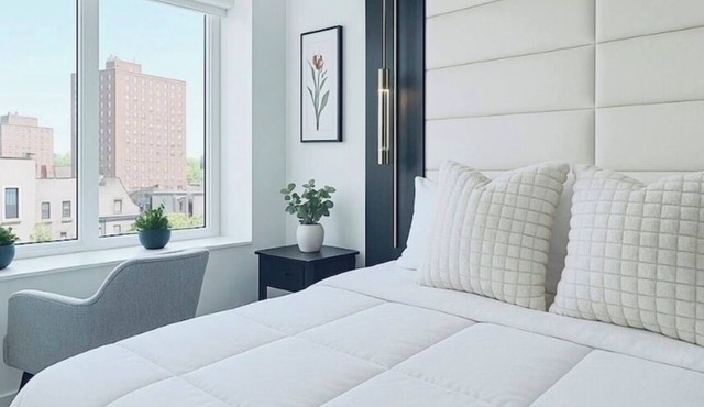 Spacious 4-bedroom apartment by Central Park North with fire place and gym
