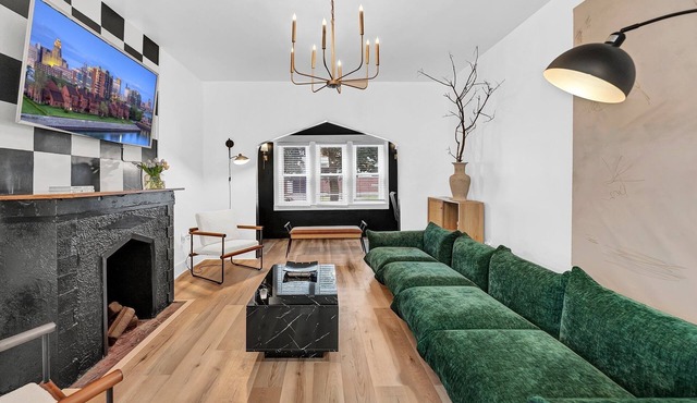 Spacious 4-bedroom apartment in charming Buffalo with Full kitchen