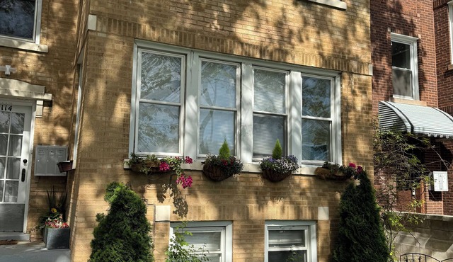 Spacious 4-bedroom apartment with fitness room, WiFi in delightful Chicago