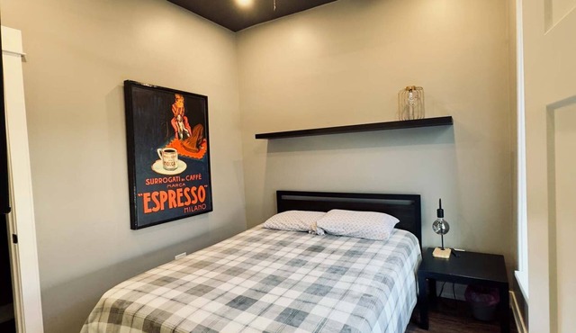 Spacious 4-bedroom apartment with WiFi, AC in beautiful Chicago