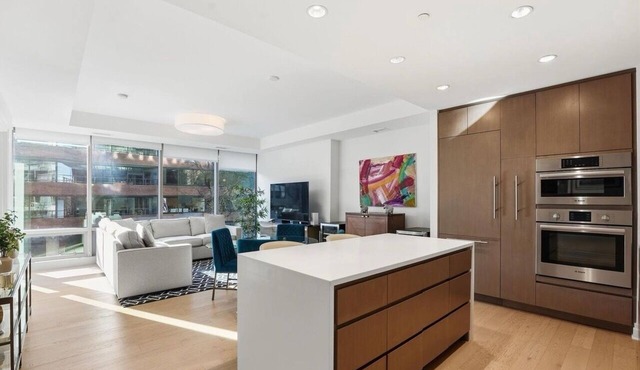 Spacious 4 Bedroom Apartment in Hoboken, Sleeps 10 Near NYC Transit
