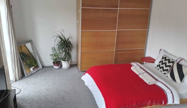 Spacious 4-bedroom apartment in gorgeous London with WiFi