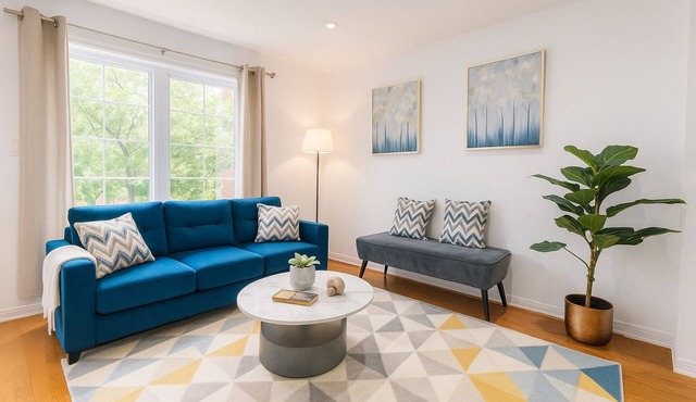 Spacious 4 bedroom Home (15 mins from YYZ airport)