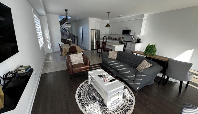 Spacious 4-bedroom townhome with WiFi and AC in charming Wasaga Beach