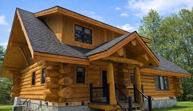 Spacious 4-bedroom cabin in North Conway w/ arcade game room and bunk room