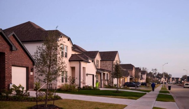 Spacious 4-bedroom charming modern home in Richmond Tx