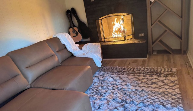 Spacious 4-bedroom child- friendly house in heart of Hampton