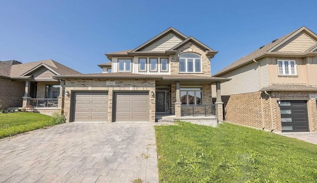 Spacious 4 Bedroom Cozy Home with a Indoor Fireplace