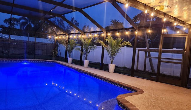 Spacious 4 bedroom Fort Myers house , Pool, great for Families, Sports or Golf!