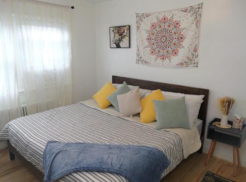 Spacious 4-Bedroom Family Home Sleeps 10 Peaceful Baltimore Suburb