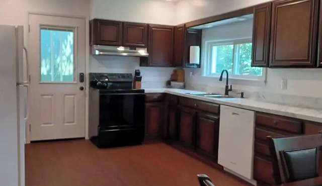 Spacious 4-bedroom family-friendly home with outdoor space in welcoming Ephrata.