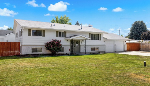 Spacious 4-Bedroom Family Home with Private yard
