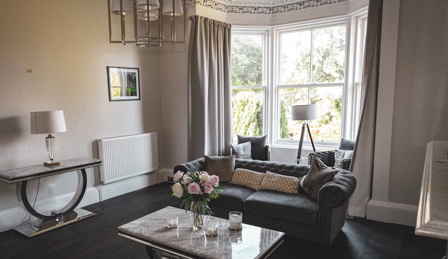 Spacious 4 Bedroom Flat in Stirling