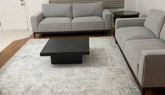 Spacious 4-bedroom house in fabulous Bridgeview with fitness room, WiFi