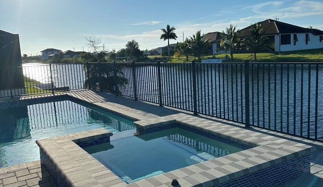 Spacious 4-bedroom house in gorgeous Cape Coral with WiFi, AC