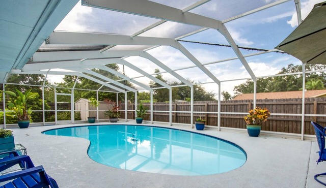 Spacious 4 bedroom home ~ 2 King beds, heated pool, 15 mins to Clearwater Beach