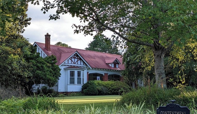Spacious 4-bedroom house on 80 beautiful acres in Greensboro