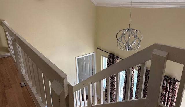 Spacious 4-bedroom house with AC and WiFi in charming Huntsville