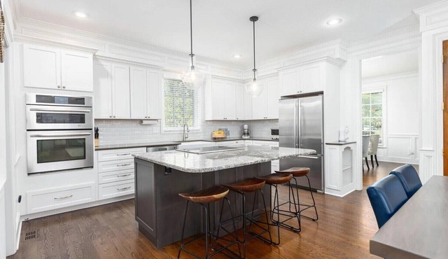 Spacious 4-bedroom house in charming New Albany.