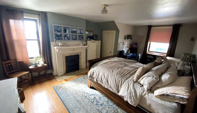 Spacious 4-bedroom house in the City of Pittsburgh. 5-10 minutes from Downtown.