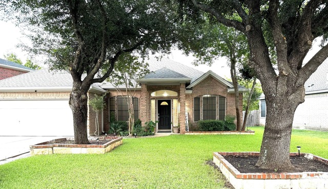 Spacious 4-bedroom house in charming Pflugerville/Round Rock with WiFi, AC