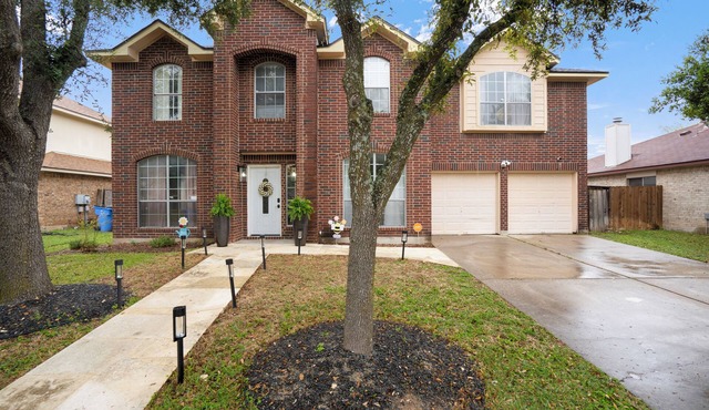 Spacious 4-bedroom house in charming Round Rock with WiFi, AC