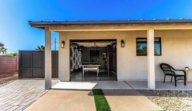 Spacious 4-bedroom house in adorable Scottsdale with AC