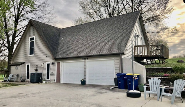 Spacious 4-bedroom house in serene Smithville with AC