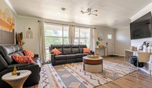 Spacious 4-bedroom house steps from Notre Dame