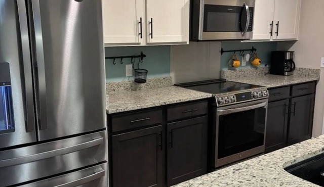 Spacious 4-bedroom house in charming Statesboro with AC, WiFi