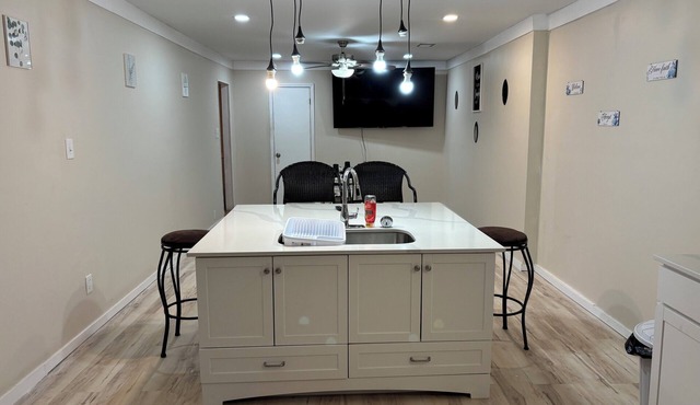 Spacious 4-bedroom house with AC, WiFi in charming Tuscaloosa