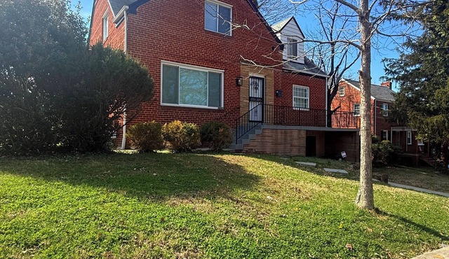 Spacious 4-bedroom house in tranquil Washington with AC
