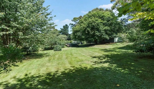 Spacious 4-bedroom house with WiFi, AC and huge swim spa in charming Bundanoon