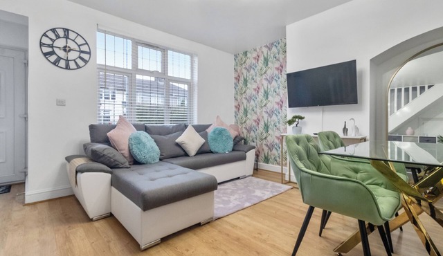 Spacious 4-Bedroom Home in Vibrant East London!