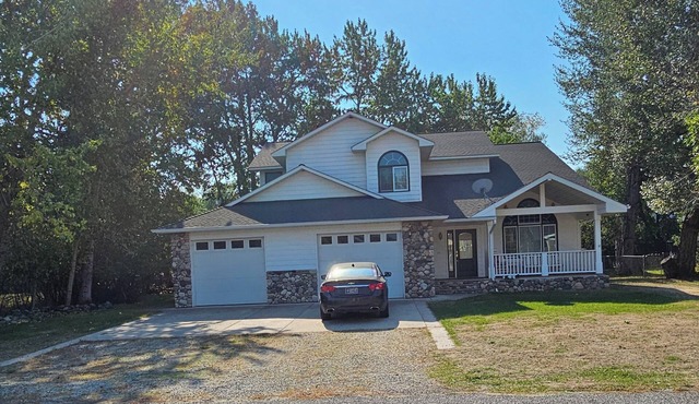 Spacious 4-bedroom house in charming Absarokee with WiFi, AC, walk downtown