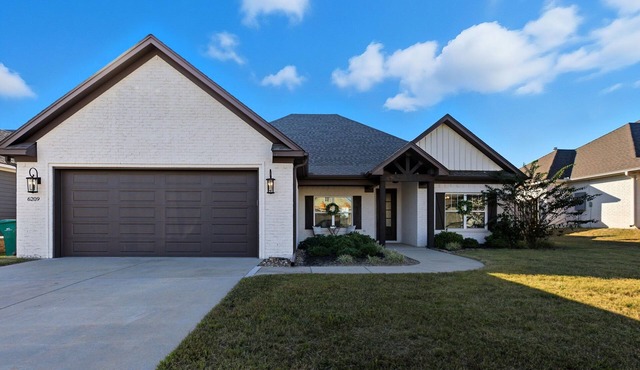 Spacious 4-bedroom house with an office and fitness area in Alexander