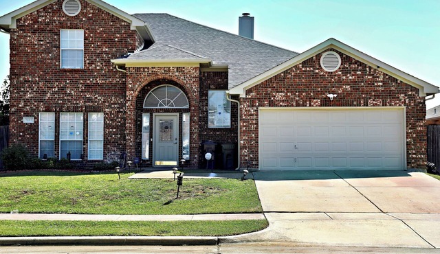 Spacious 4-bedroom house with AC, Wi-Fi superb in the Heart of Arlington, TX!
