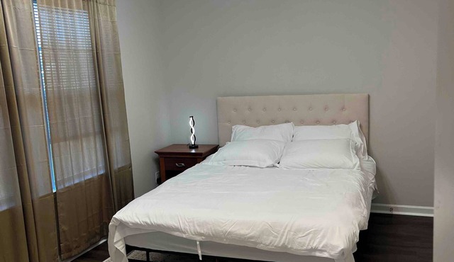 Spacious 4-bedroom house in Charlotte close to University and PNC Pavilion