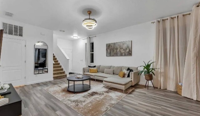 Spacious 4-bedroom Home in Davenport with Pool Heat Close to Disney!