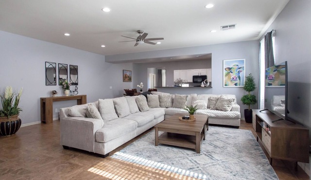 Spacious 4-bedroom house in amazing El Mirage with AC