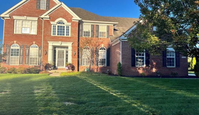 Spacious 4-bedroom house with fitness room one mile from Geist - Fishers