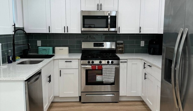 Spacious 4-bedroom house with WiFi, fitness room in nice Glassboro