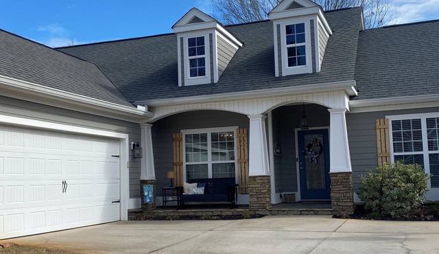 Spacious 4-bedroom house in great neighborhood, short drive to Augusta National.