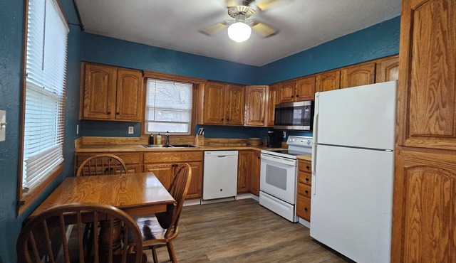 Spacious 4-bedroom house, large yard in beautiful Indianola.