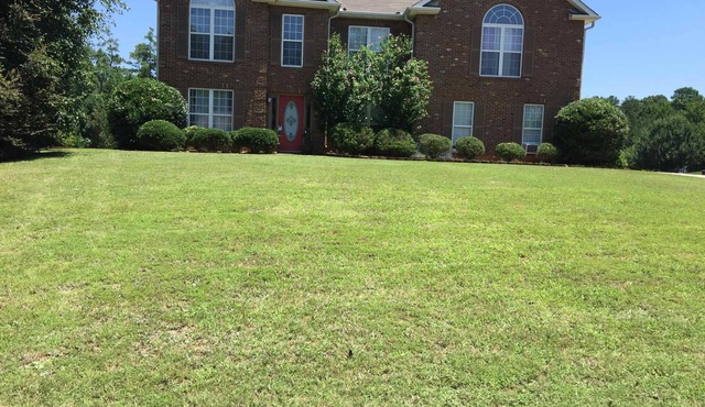 Spacious 4-bedroom house in tranquil Jonesboro with AC