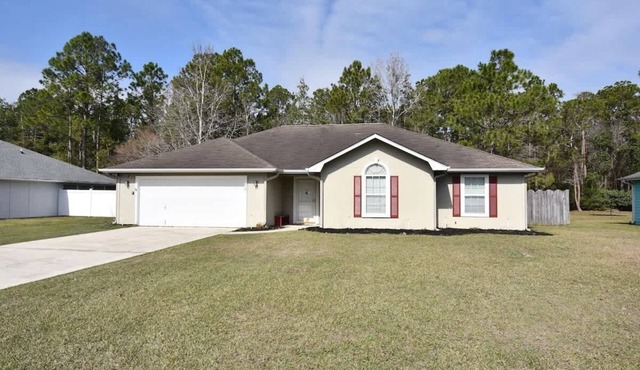 Spacious 4 bedroom home - Big Yard!