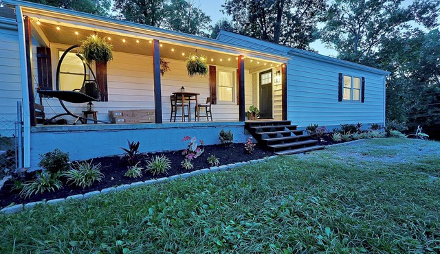 Spacious 4 Bedroom House Close to Downtown